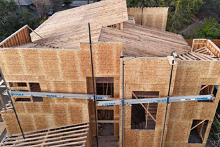 建築中